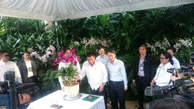 ORCHID DIPLOMACY. President Duterte meets the orchid named after him at the Singapore Botanic Garden. Photo from PCO 