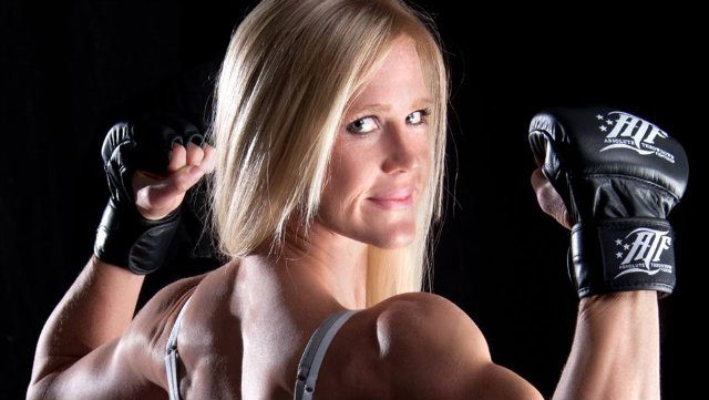 Former boxer Holly Holm inks UFC contract