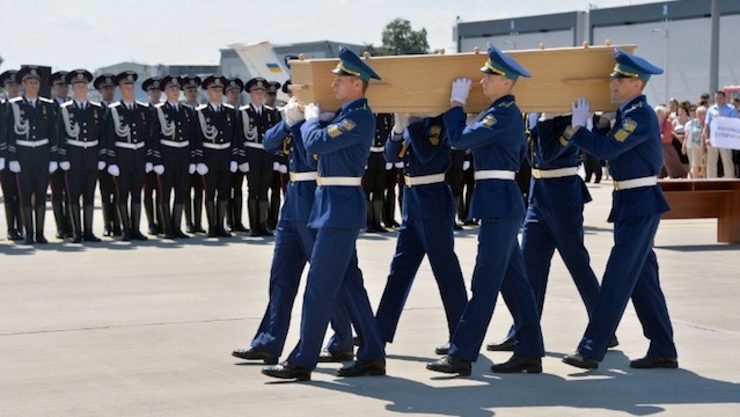First MH17 bodies arrive in grieving Netherlands