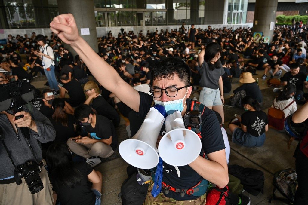 Thousands converge on Hong Kong police HQ in anti-gov’t demo