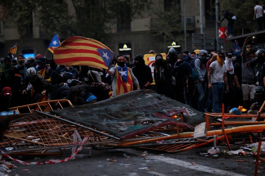 Catalan leaders demand talks with Madrid after violent clashes