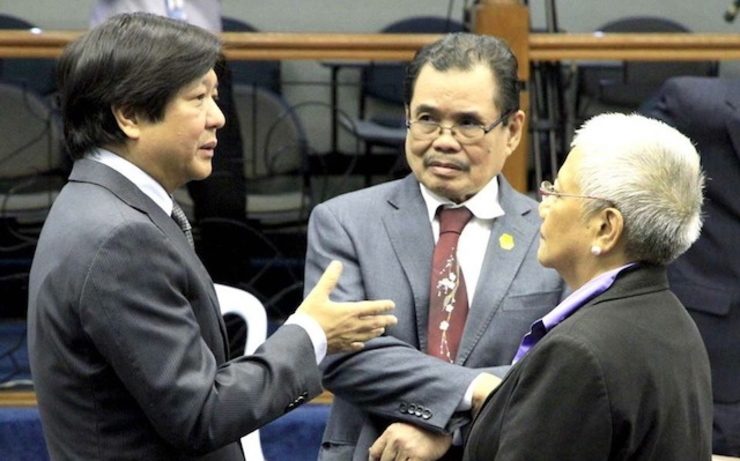 POSTPONED HEARINGS. Senator Bongbong Marcos (left), chair of the Senate committee on local government, talks to Office of the Presidential Adviser on the Peace Process (OPAPP) Secretary Teresita Quintos-Deles (right) and Bangsamoro chairman Mohaguer Iqbal (center) before the start of a briefing on the proposed Bangsamoro Basic Law. File photo by Albert Calvelo/PRIB   