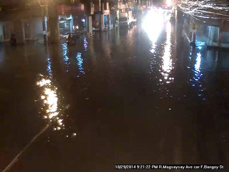 Davao City flooded after heavy rains, commuters stranded