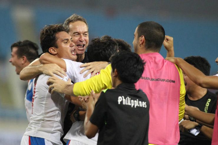 Thomas Dooley and the Azkals celebrate their 4-0 victory over Indonesia. Photo from AFF Suzuki Cup's Twitter
