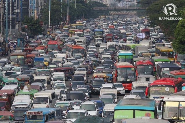 CONGESTION. Traffic hurts the Philippine economy. File photo by Joel Liporada/Rappler 