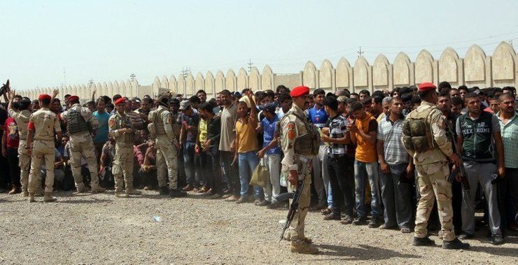 Thousands of Iraqis volunteer to battle militants