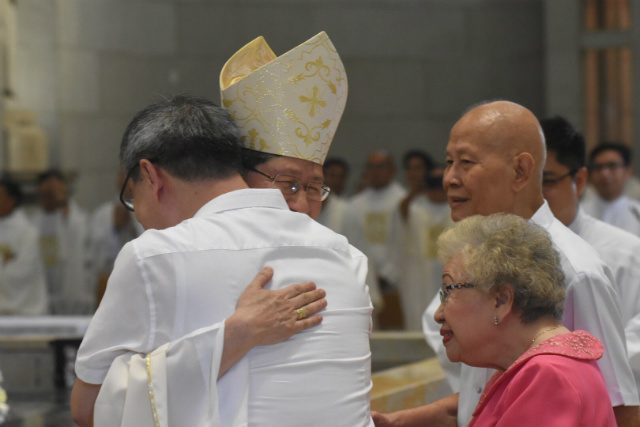 Cardinal Tagle marks 60th birthday, gets letter from mother