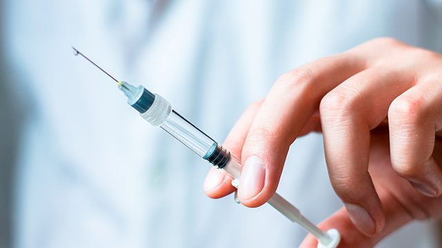 Candidate AIDS vaccine passes key early test