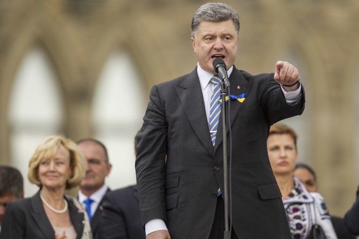 Obama, Poroshenko meet as peace deal hopes rise