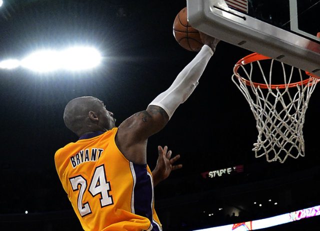 Kobe Bryant turns back the clock with 38-point performance