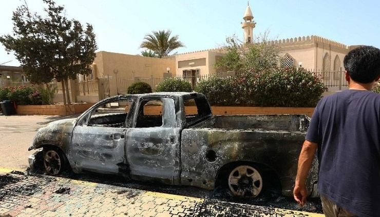 Fierce fighting halts flights into Libyan capital