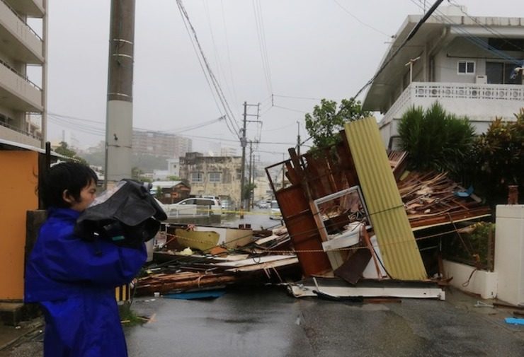 Typhoon Neoguri bears down on Japanese mainland