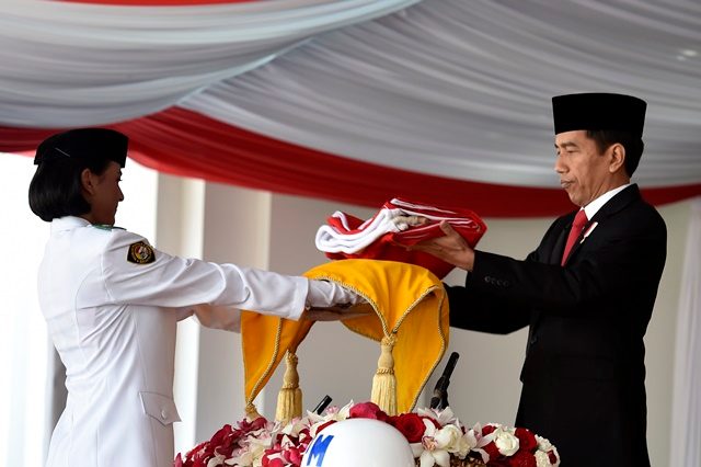 PROFIL: Pembawa baki bendera merah putih di Istana Negara