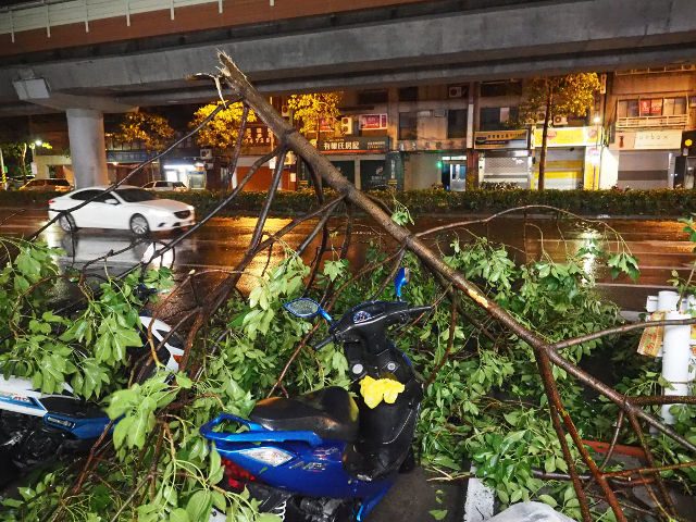 Super typhoon kills two, injures hundreds in Taiwan