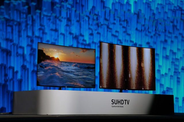 Ultra-thin, high-def TVs battle for CES crown