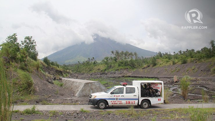 OFF LIMITS. Policemen monitor the permanent danger zone of Mayon volcano to make sure evacuated residents do not return to their homes without permission. Rhadyz Barcia/Rappler