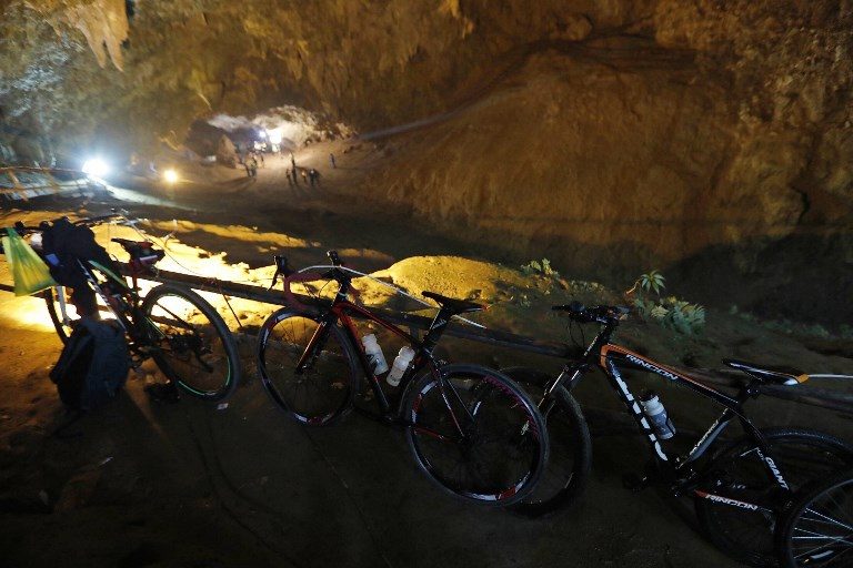 Heavy rains hamper rescue for children stuck in Thai cave