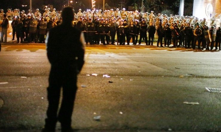Police arrest 15 in fresh Ferguson protests