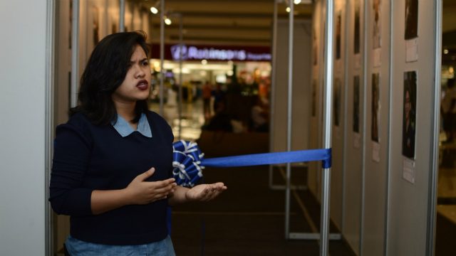 RAISING AWARENESS. Eanna Marie Fernandez, ARRUPE Program Officer, opens the exhibit at Abreeza Mall in Davao City. Photo by Elyza Katrina Duban/ Rappler 