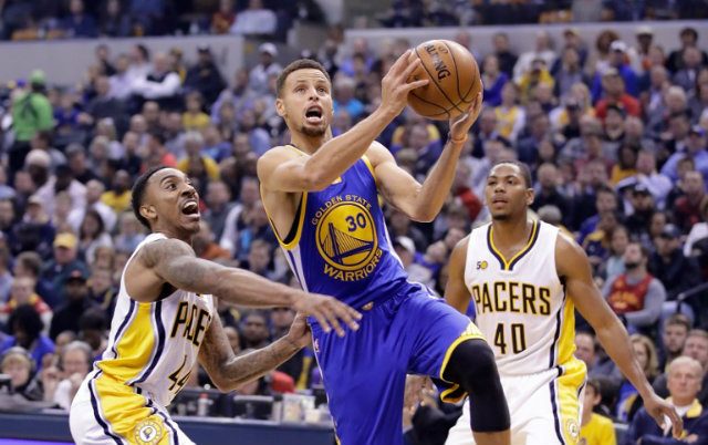 WATCH: Curry, Durant complete incredible alley-oop play