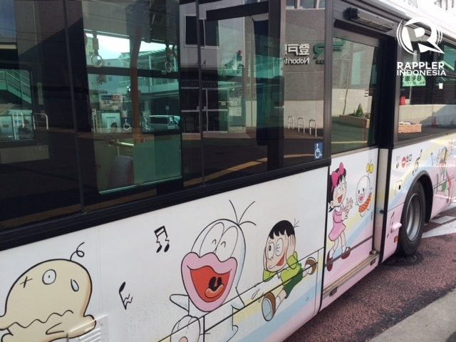 Shuttle bus menu Museum Fujiko F. Fujio berhiaskan karakter manga ciptaan Fujiko F. Fujio. Foto oleh Yetta Tondang/Rappler. 