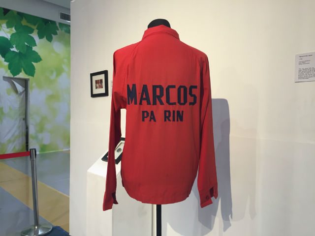 'MARCOS PA RIN.' This jacket is put on display for mall goers to visit. Photo by Mara Cepeda/Rappler 