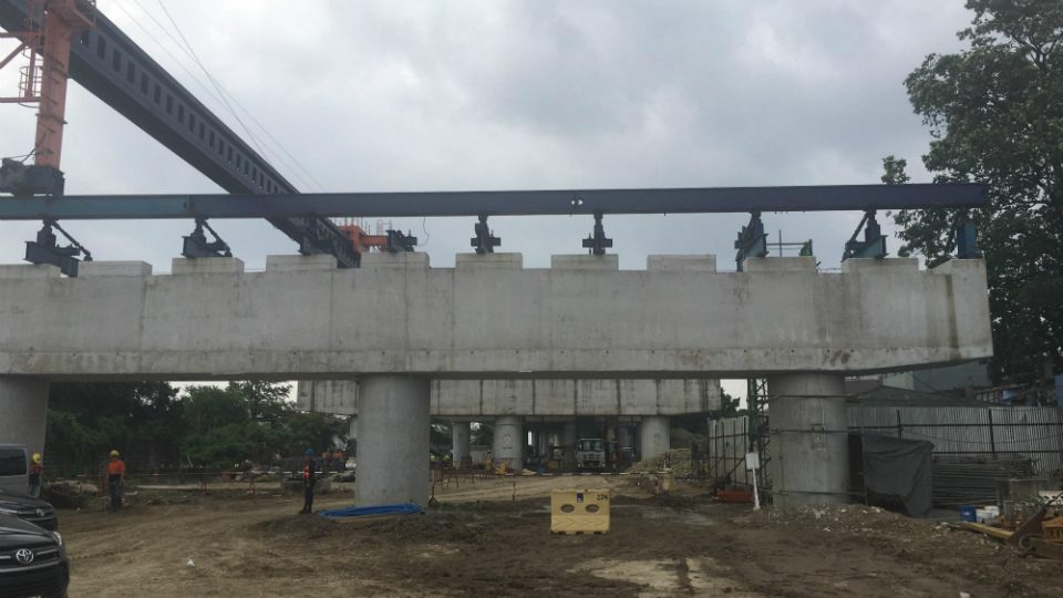 ELEVATED. Foundations of the elevated road of the C3-R10 section of the Harbor Link Segment 10 stand along Samson Road in Caloocan City. Rappler photo  