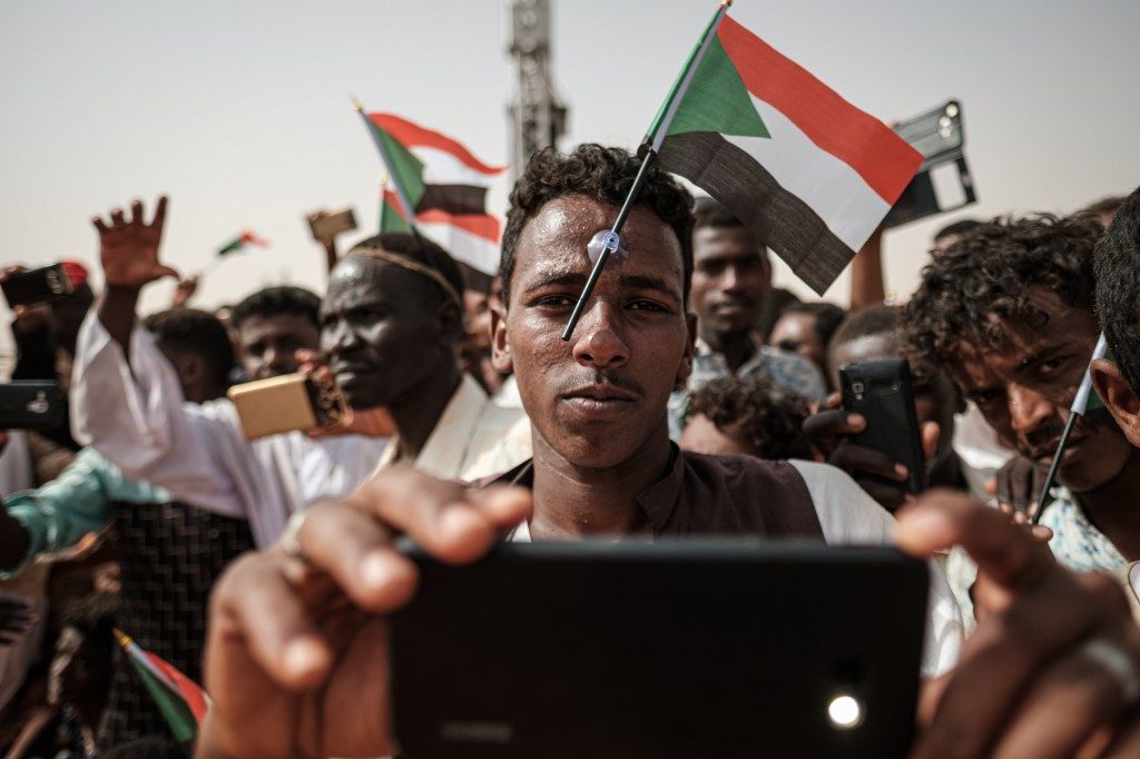 Sudan protest leaders, rebels end rift over power deal