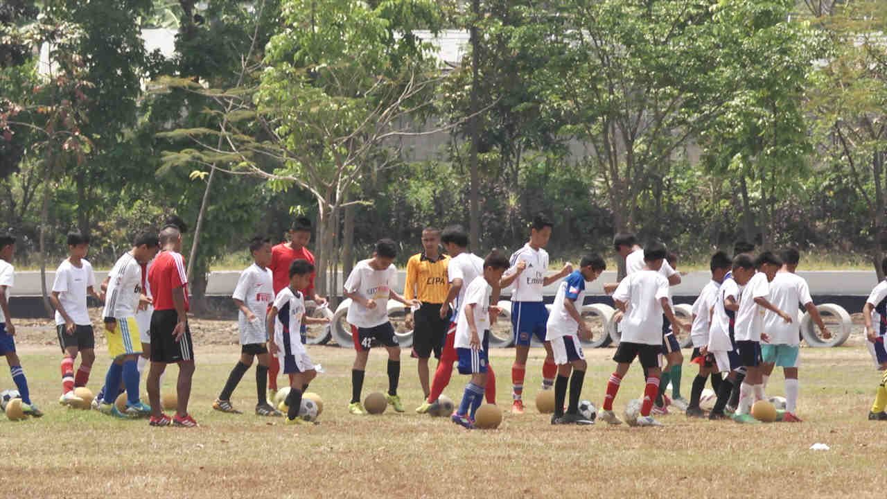 Football brings hope to kids from conflict areas