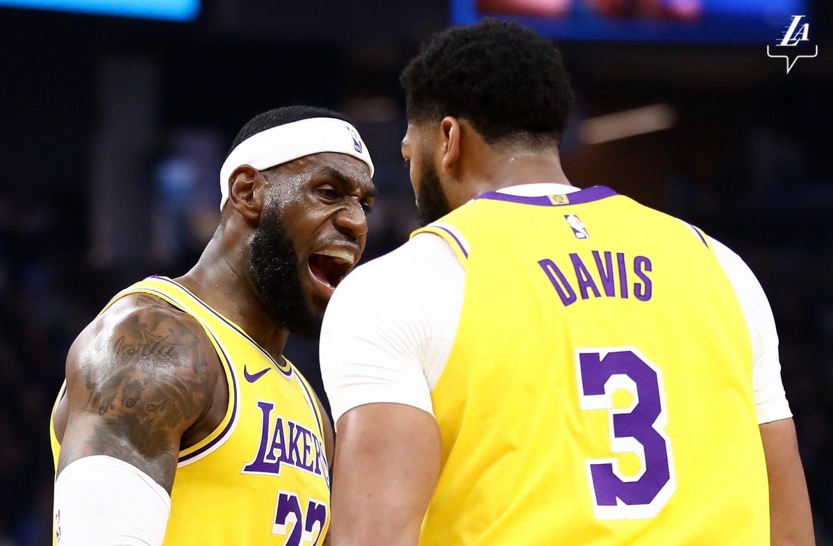 Anthony Davis powers Lakers past Warriors in NBA preseason opener