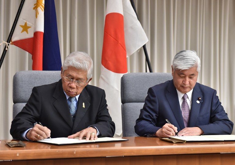 MUTUAL BENEFIT. Philippines and Japan defense chiefs sign an executive agreement on defense cooperation. AFP file photo 