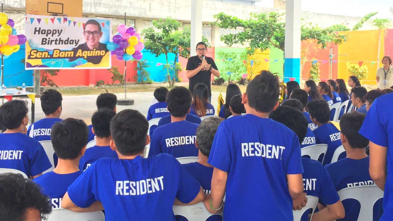 Bam Aquino spends birthday with Cebu City’s children in conflict with the law