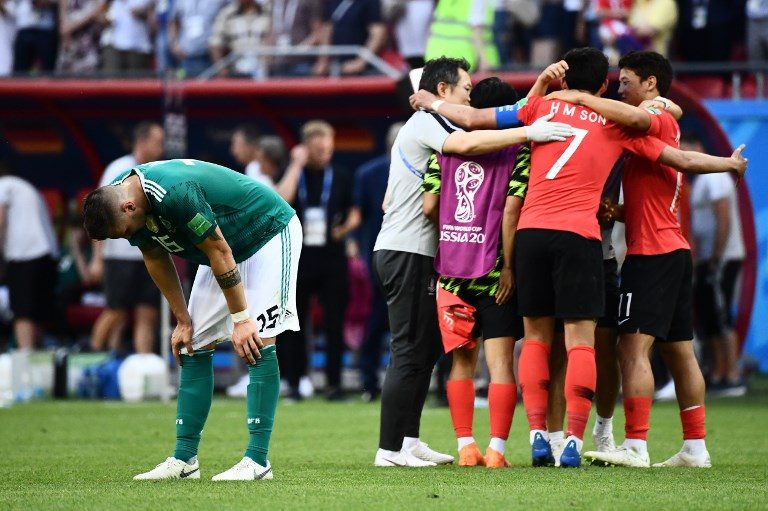 UPSET. Defender Niklas Suele (left) looks stunned next to the South Korean squad that eliminated his German team for the first time since 1938. Photo by Jewel Samad/AFP    