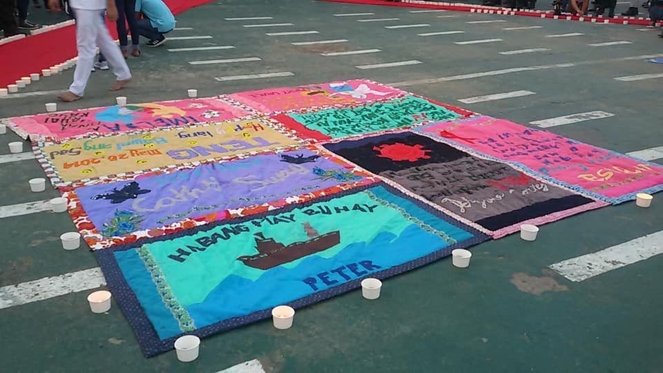 MESSAGES OF HOPE. Posters with messages of support for people living with HIV were laid out on the ground during the 36th Philippine International AIDS Candlelight Memorial. Photo by Danica Oliveros Asejo 