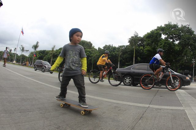 A young skateboarder joining the push parade. Photo by Mark Cristino/Rappler 