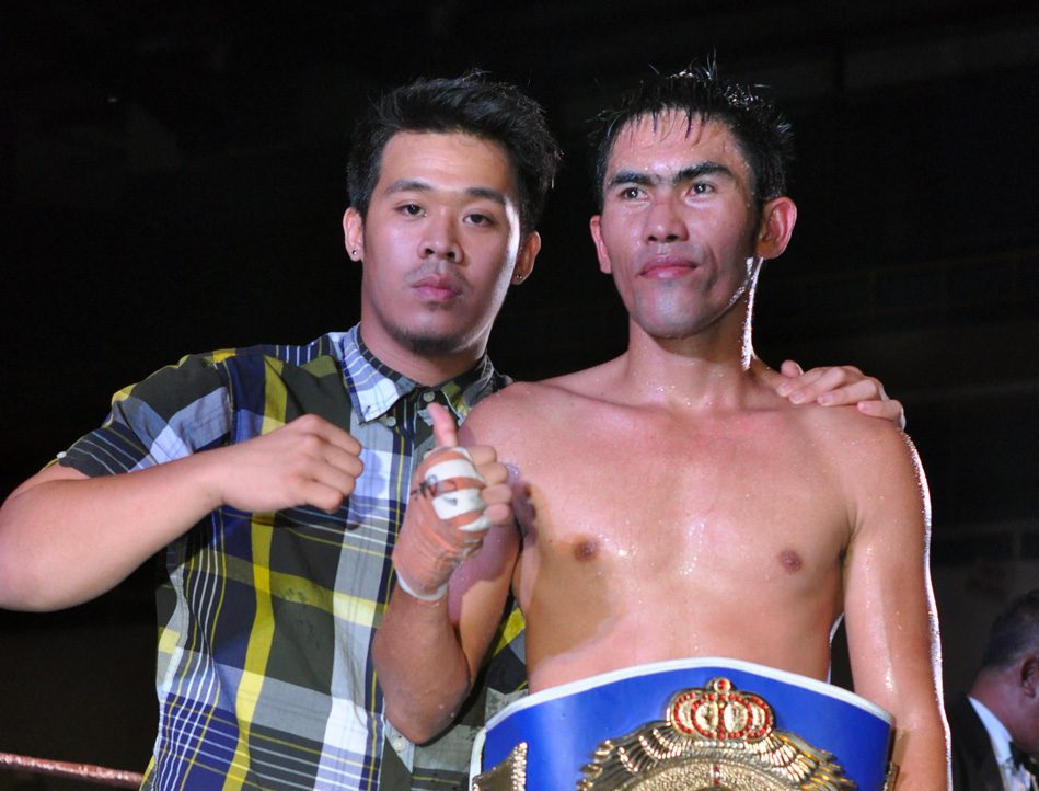 Boxing promoter Jim Claude Manangquil (L) poses with world title contender Jether Oliva during a boxing event on May 24. File photo by Edwin Espejo