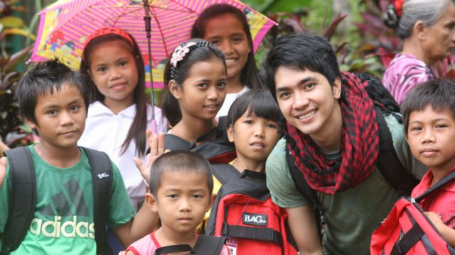 US migrant returns, gives back to PH students