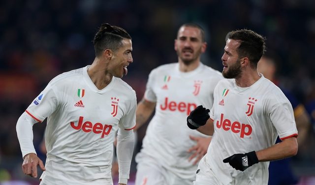 Ronaldo continues scoring streak to put Juve top of Serie A