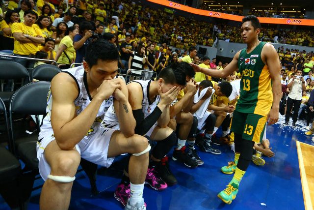 Mike Tolomia of FEU consoles the runner-ups after the final buzzer. Photo by Josh Albelda/Rappler 