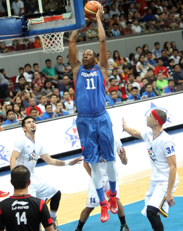 Marcus Douthit of Gilas goes up for a dunk. Photo by Nuki Sabio/PBA Images