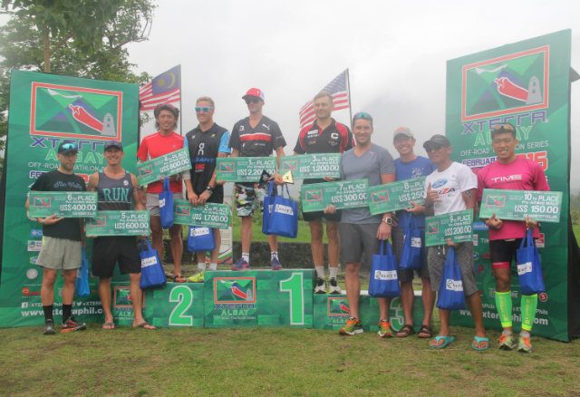 WINNERS. The winners of Xterra international competition (professional category) receive their trophies and prizes during the awarding ceremony held at Cagsawa Ruins Park in Daraga, Albay. Photo by RHAYDZ B. BARCIA/Rappler 