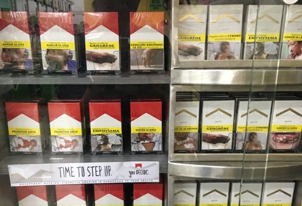 TOBACCO. A visit to Puregold supermarket on January 8, 2018 shows that a pack of Marlboro Black 20s is more expensive at P87.50, from last year's P68. Photo by Chrisee Dela Paz/Rappler   