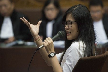 Terdakwa Jessica Kumala Wongso memberi keterangan dalam sidang ke-26 kasus tewasnya Wayan Mirna Salihin dengan agenda pemeriksaan terdakwa di Pengadilan Tipikor, Rabu (28/9). Foto oleh/ANTARA. 
