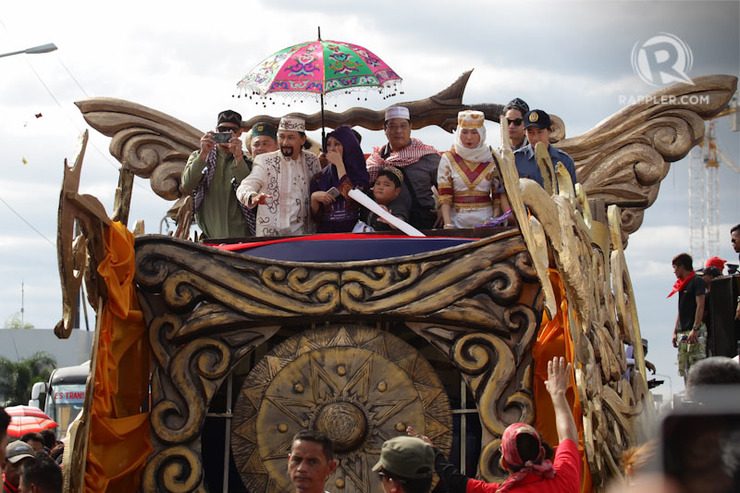 IN PHOTOS: Kris, Vice, Coco, more at MMFF Parade 2014
