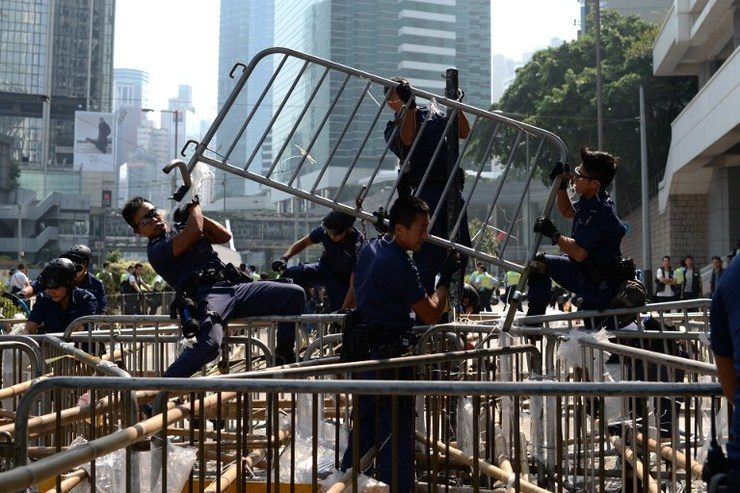 Hong Kong police in fresh assault on protest barricades