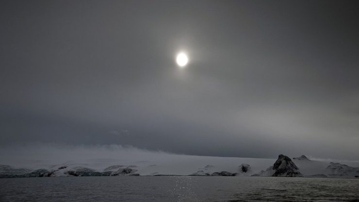 Sea-level surge at Antarctica linked to icesheet loss