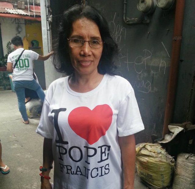 FAR AWAY. Nenita Honrales travels from Olongapo to Manila to get a glimpse of Pope Francis. Photo by Jene Pangue