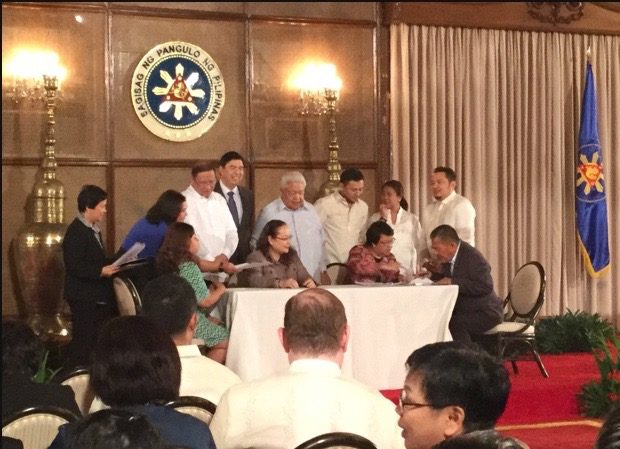 LGUs to honor Filipinos who reach 100 years old