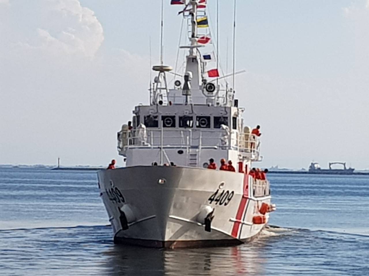 PH Coast Guard vessel to patrol around Boracay during closure