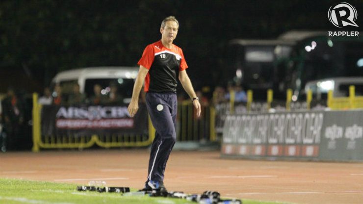 Azkals coach Thomas Dooley watches the action from the sidelines. Photo by Mark Cristino/Rappler